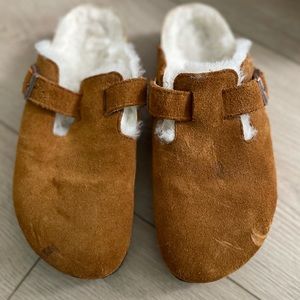 Birkenstock clogs. Size 39 8.5 Sherpa inside
